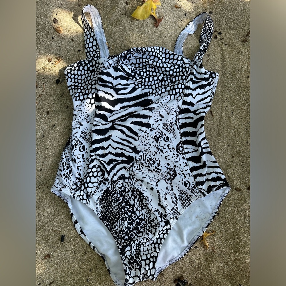 Calvin Klein women’s cheetah animal print 1pc bikini swimsuit size 14
